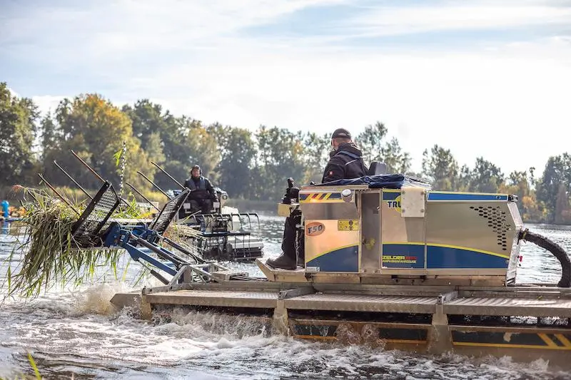 Truxor amphibious harvester